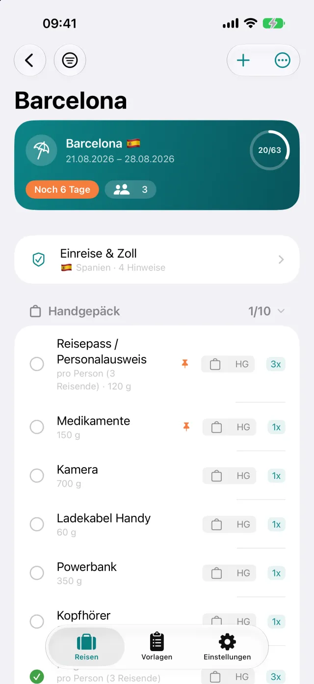 Die Packliste nach Gepäckstück, mit Menge je Person und Gewicht am Artikel.
